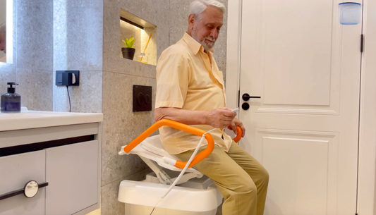 How do electric toilet seat lifts help seniors with severe knee arthritis use the restroom alone?